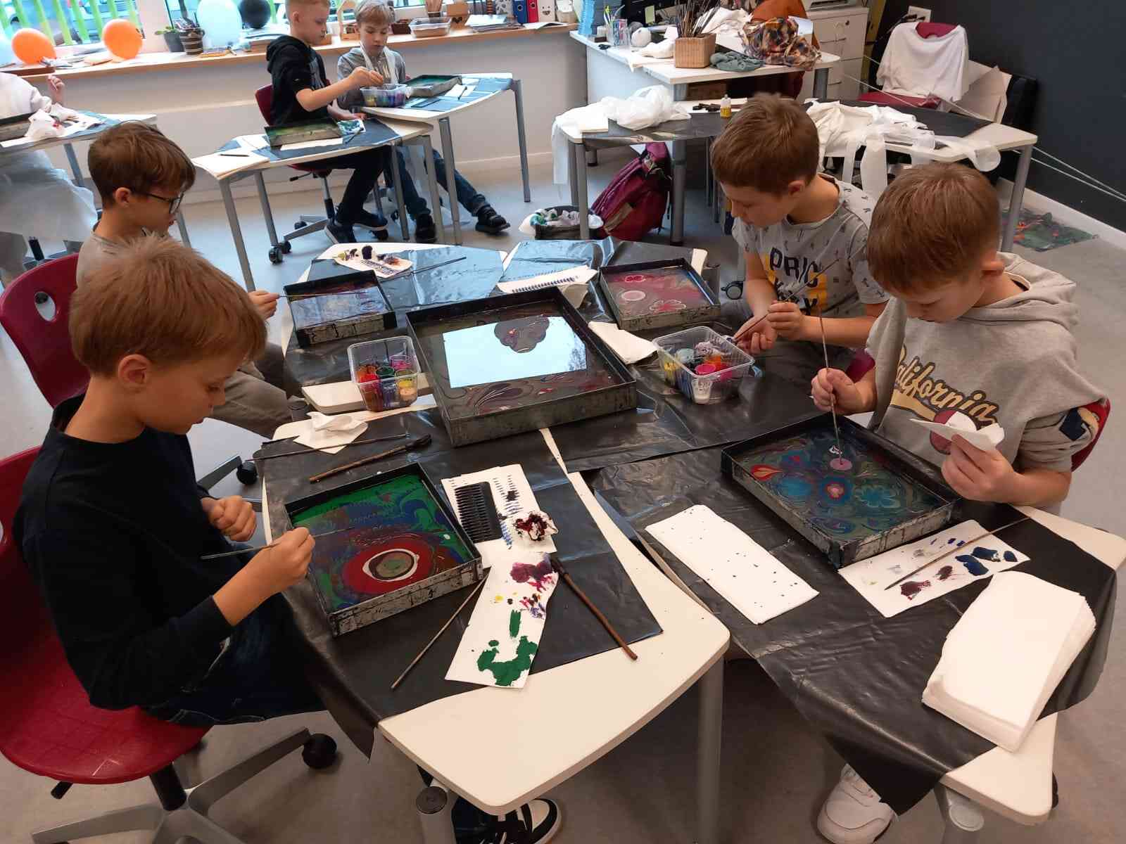 3.klašu skolēni un skolotājas piedzīvo mākslu – “Purvītis. Koši pelēkais latvietis”